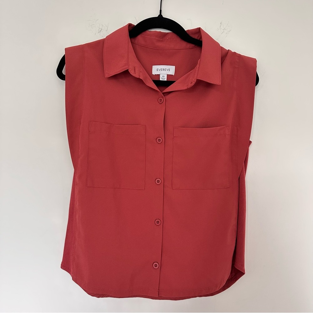 Evereve (XS) Crimson Popover Sleeveless Button Up Tank Top with Ribbed Contrast